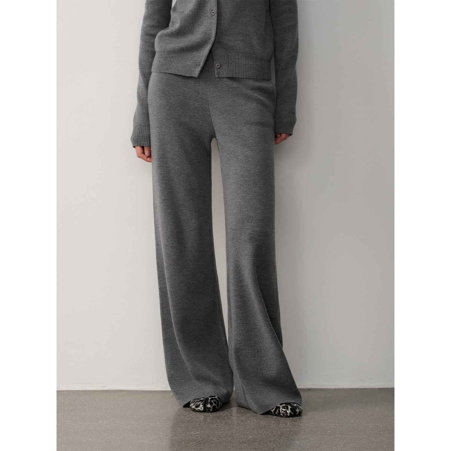 "Lazy urban" Yangtze Merino wool polo - neck cardigan straight - leg knitted pants suit - variant_title