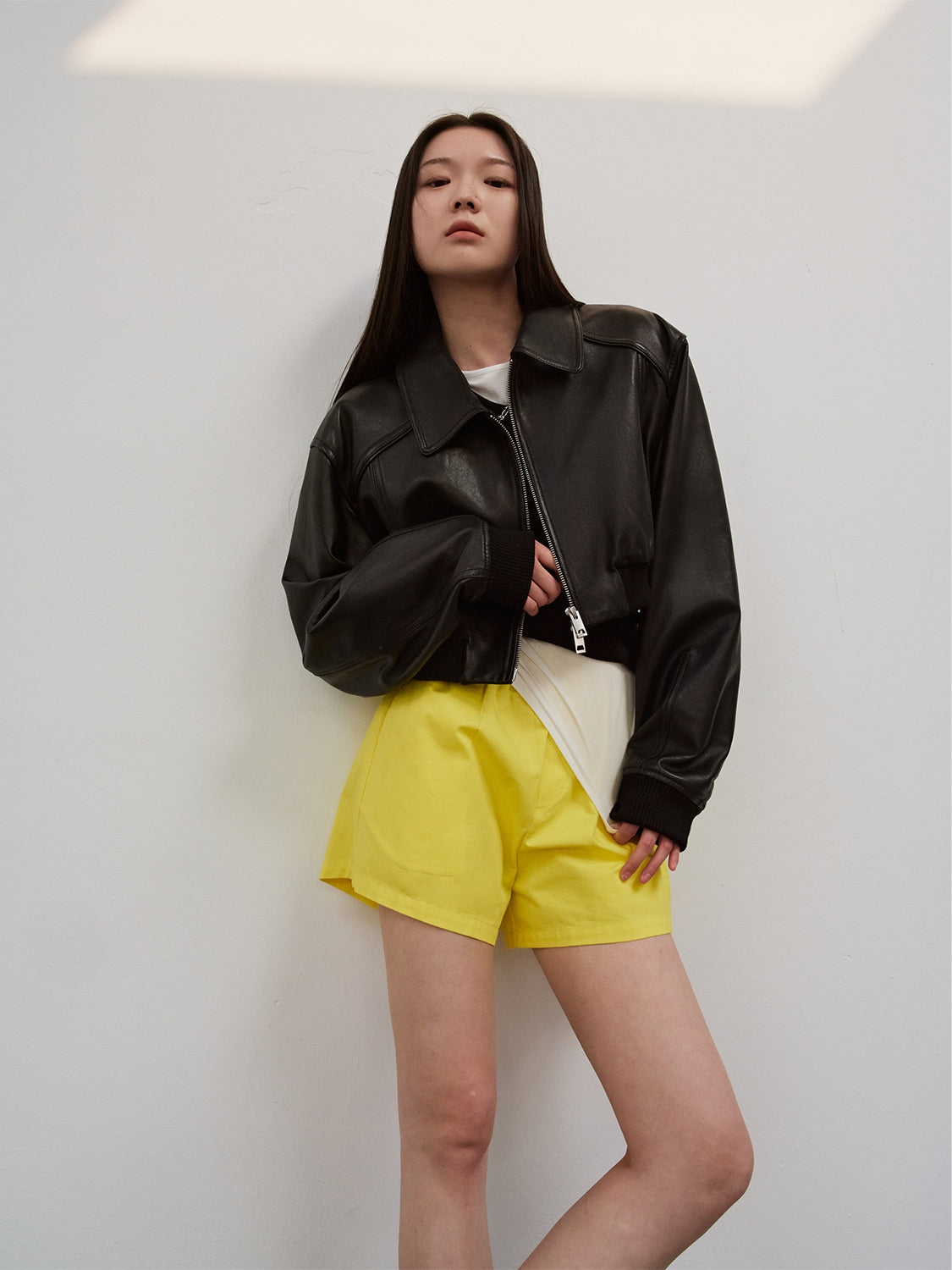 How to Wear a Belt With a Fur Coat Without Damaging the Look