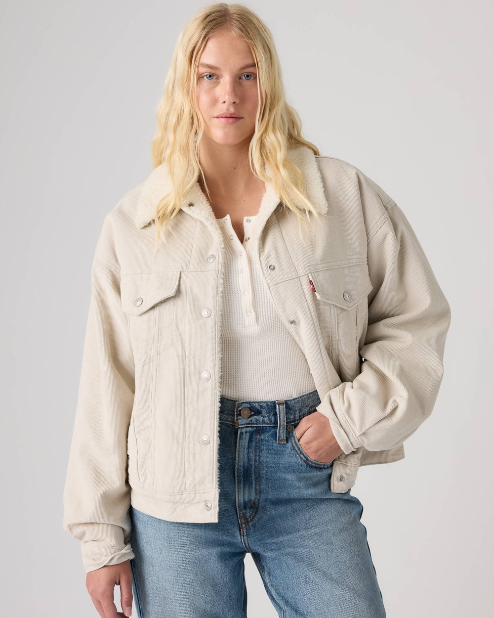 Woman wearing an ivory Levi’s corduroy trucker with a pile collar