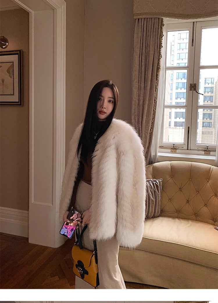 Can Perfume Damage a Fur Coat? Fragrance, Alcohol & Oil Risks