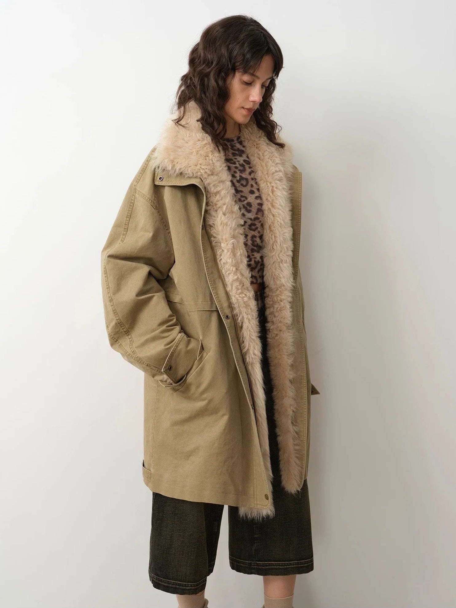 Khaki Sheepskin Fireladyfur Cool Denim detachable goose down parka side open model view