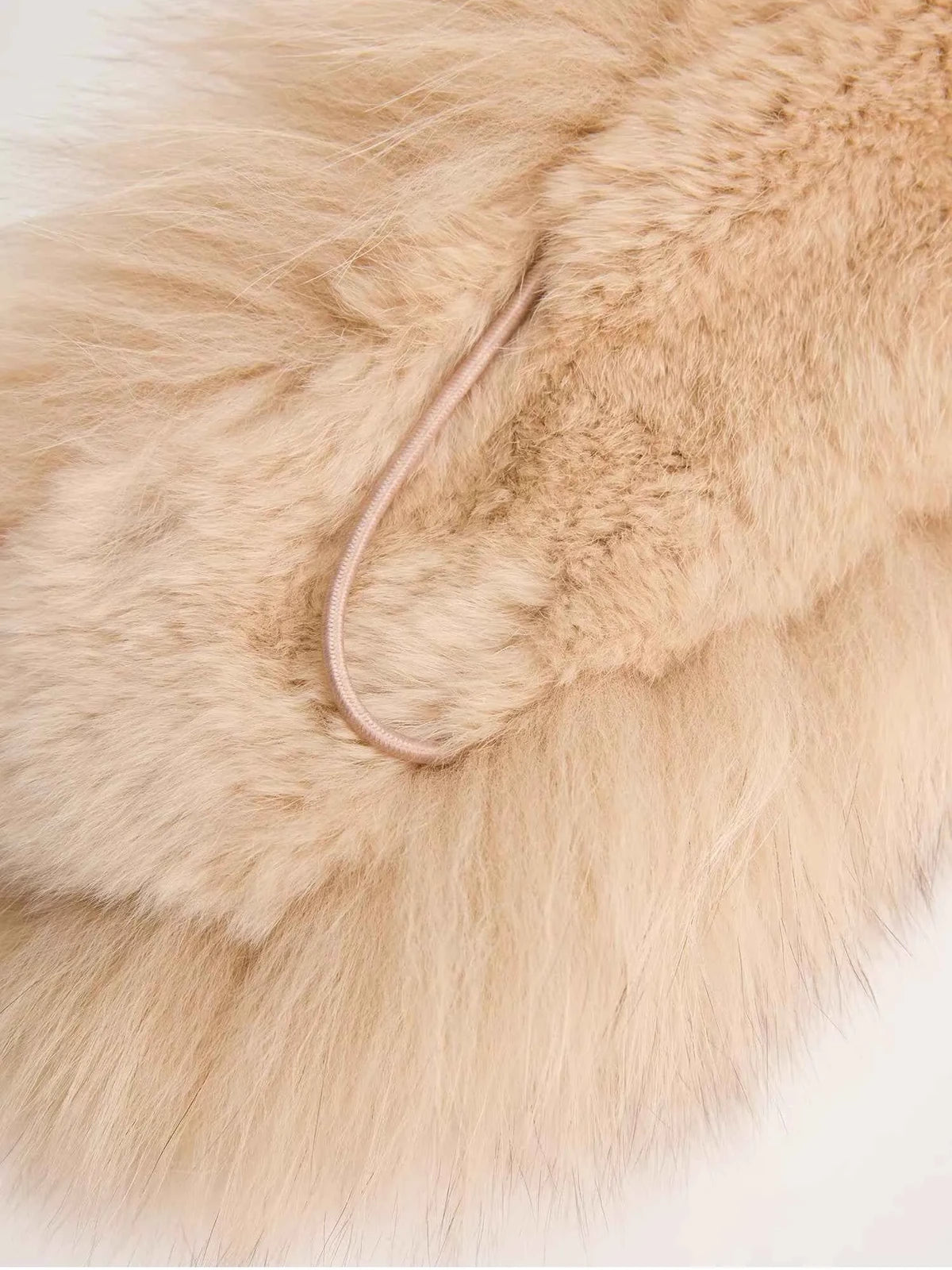 Women's double-sided fox fur scarf in Milk Tea – product and material detail | Firelady Fur