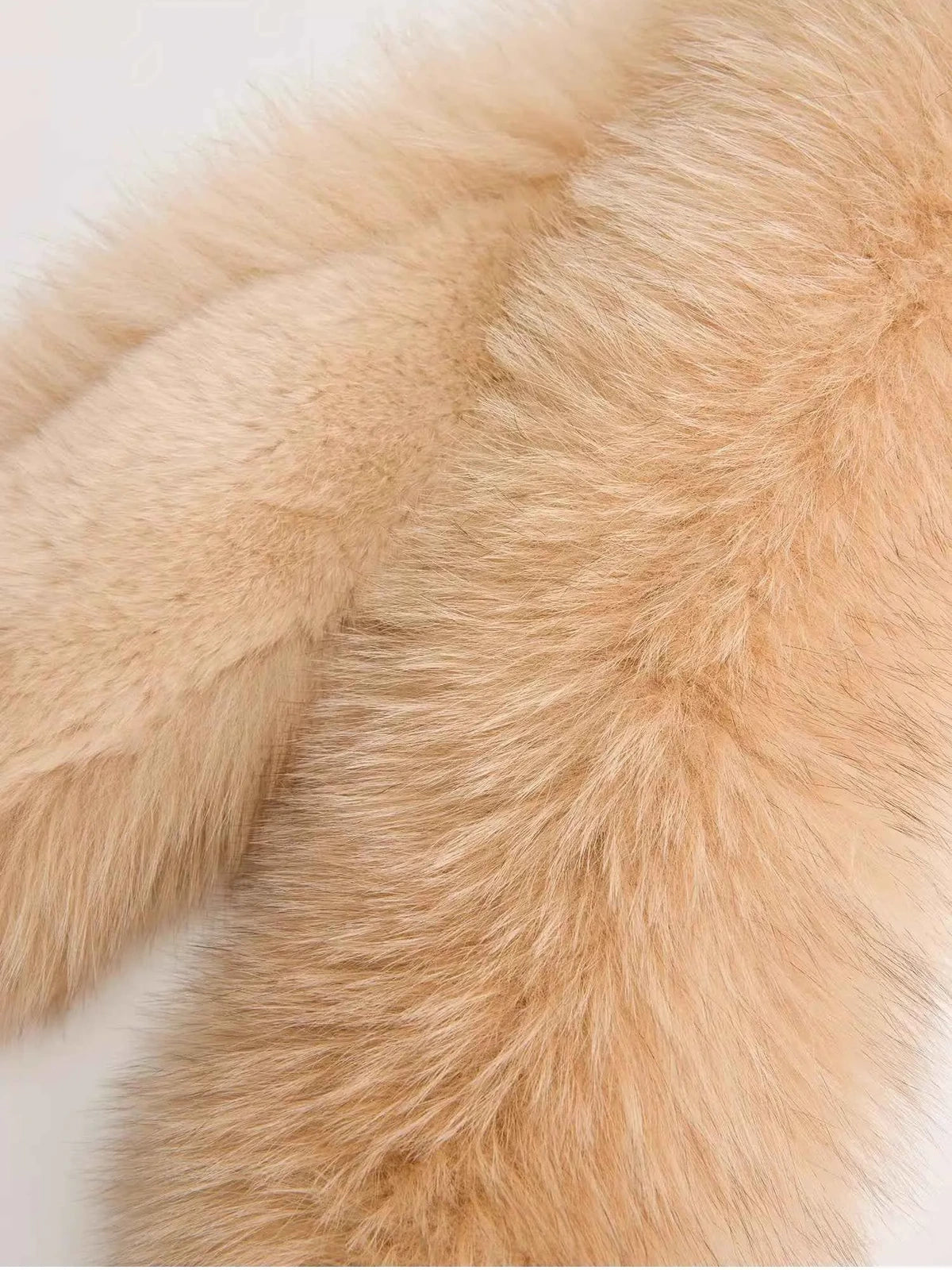 Women's double-sided fox fur scarf in Milk Tea – product and material detail | Firelady Fur