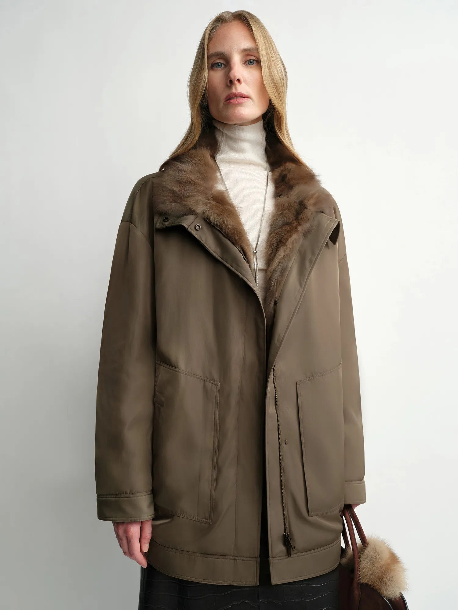 THE ARTM Women’s Detachable Fur Collar Nylon Down Parka – Water-Resistant Winter Coat