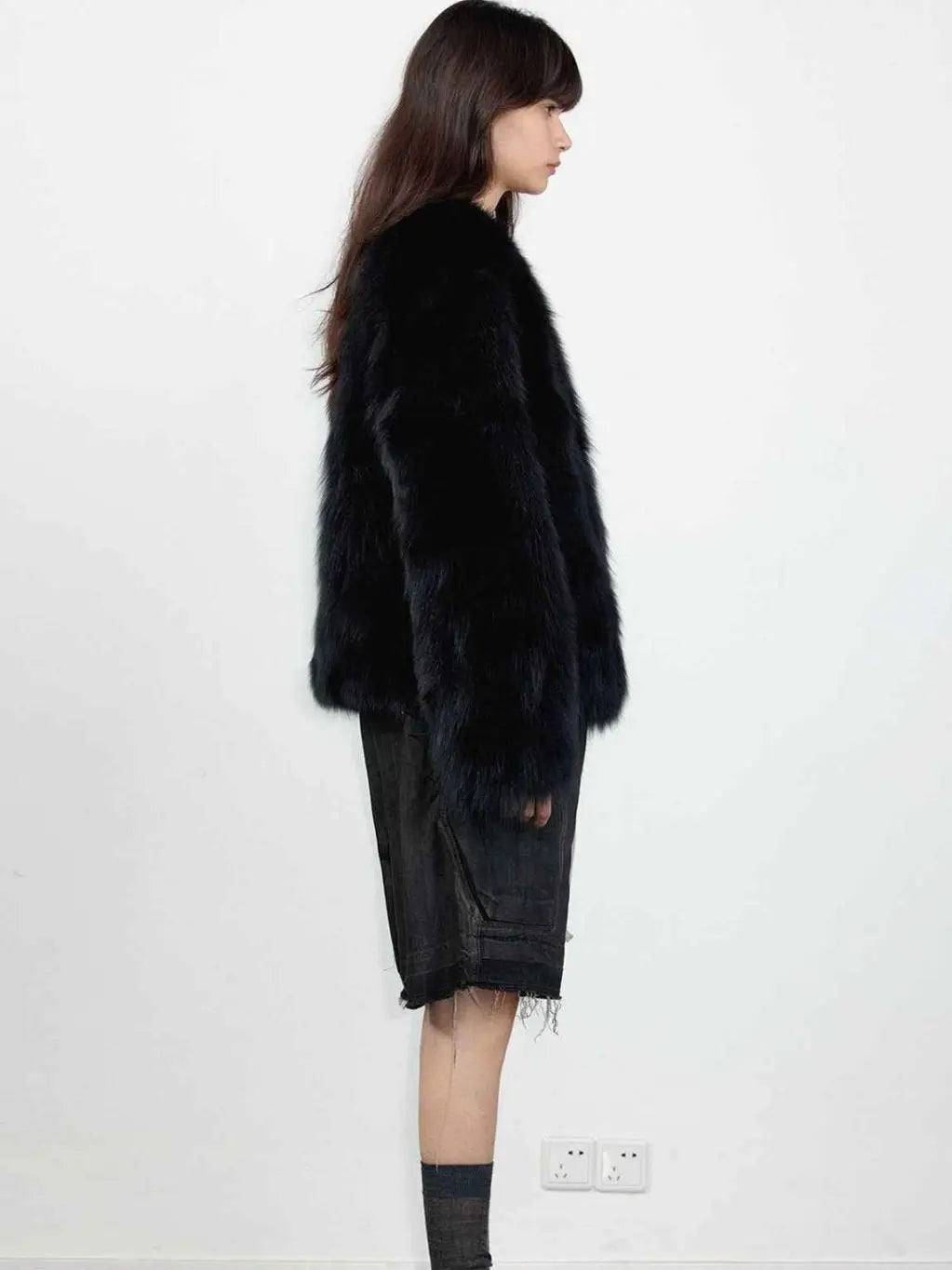 Black Sugar Temperament Black fox fur cardigan, side model view