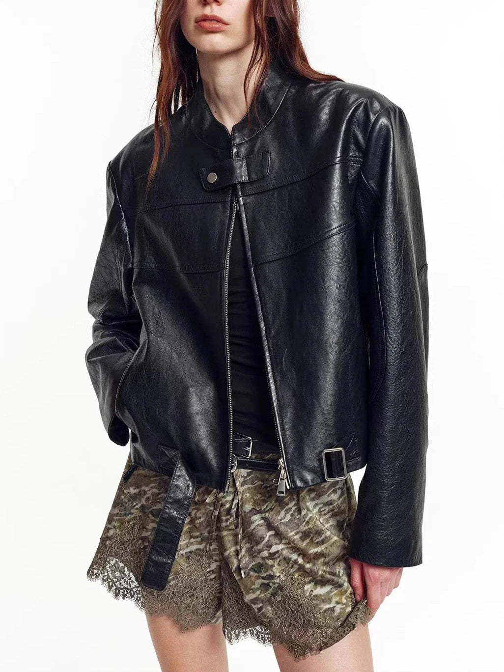 Caramel Mountain stand collar leather jacket - Black cropped model detail