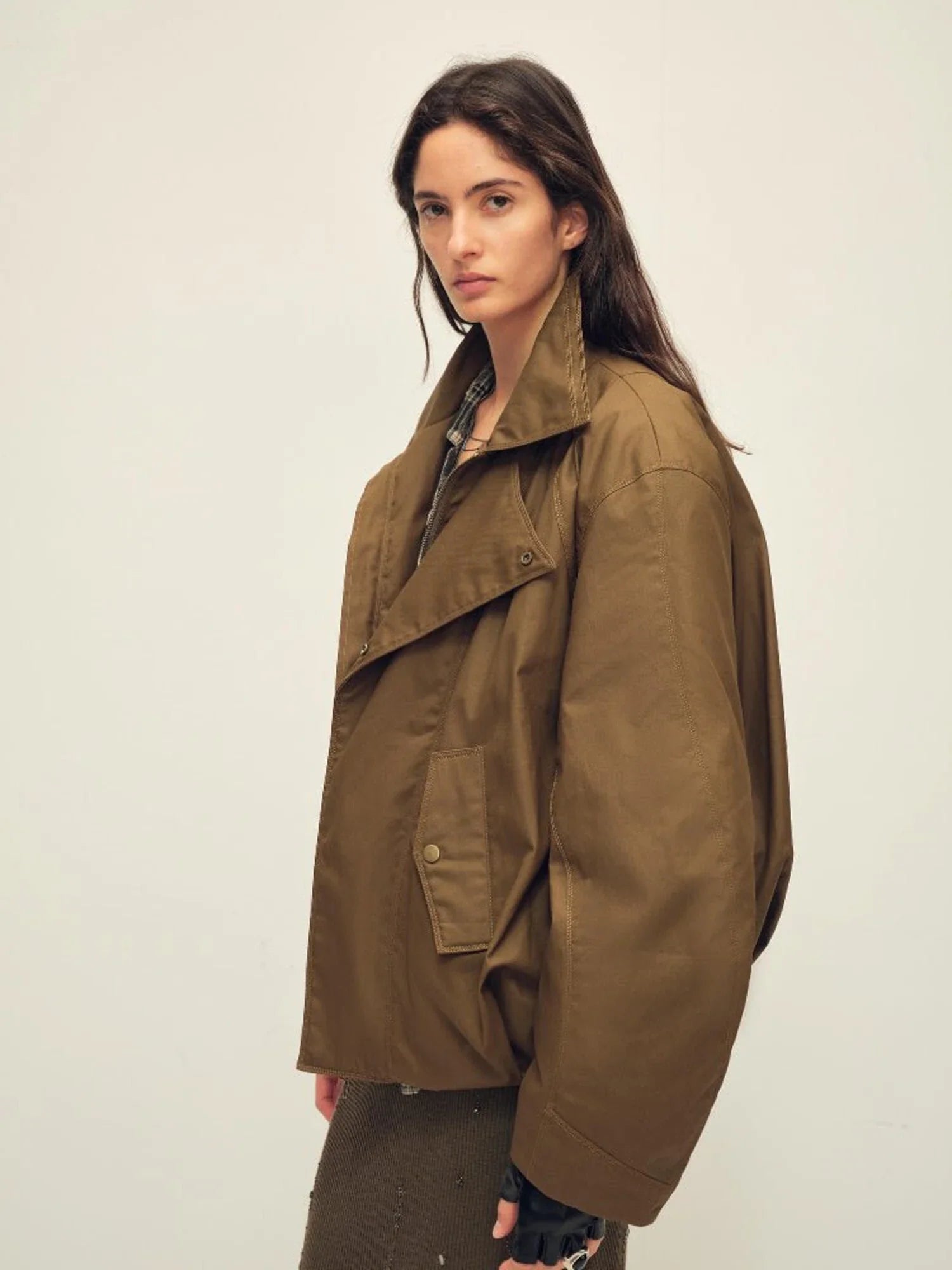 Caramel Firelady Fur Cutting-edge Style short down jacket side detail with detachable raccoon fur collar