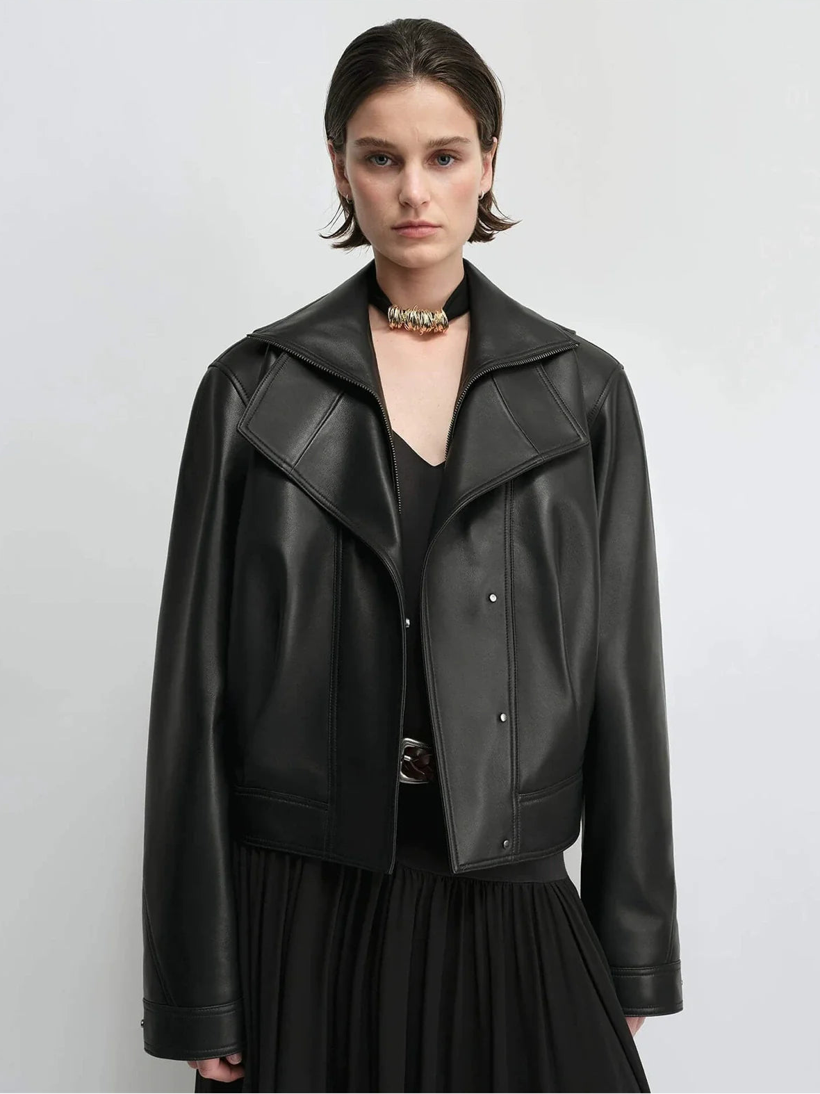 THE ARTM Women's Double-Lapel Lambskin Leather Jacket, Premium Natural Material