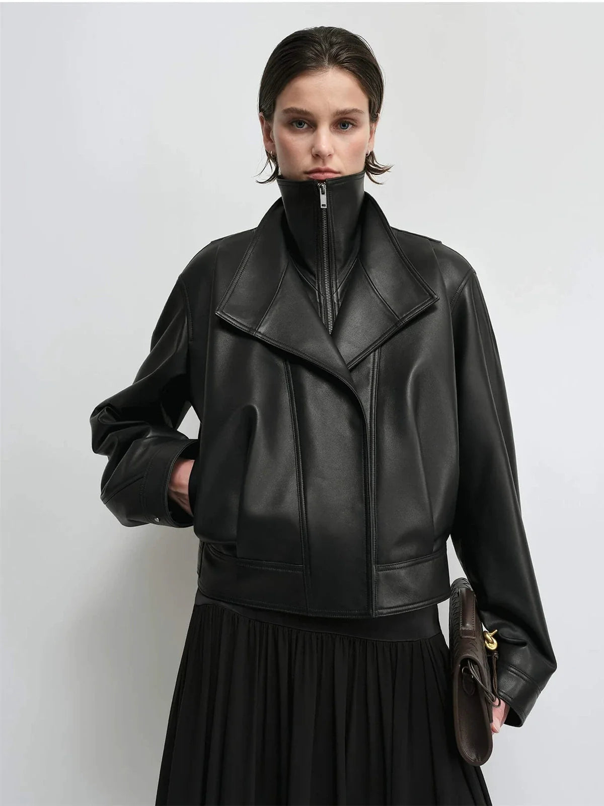 THE ARTM Women's Double-Lapel Lambskin Leather Jacket, Premium Natural Material