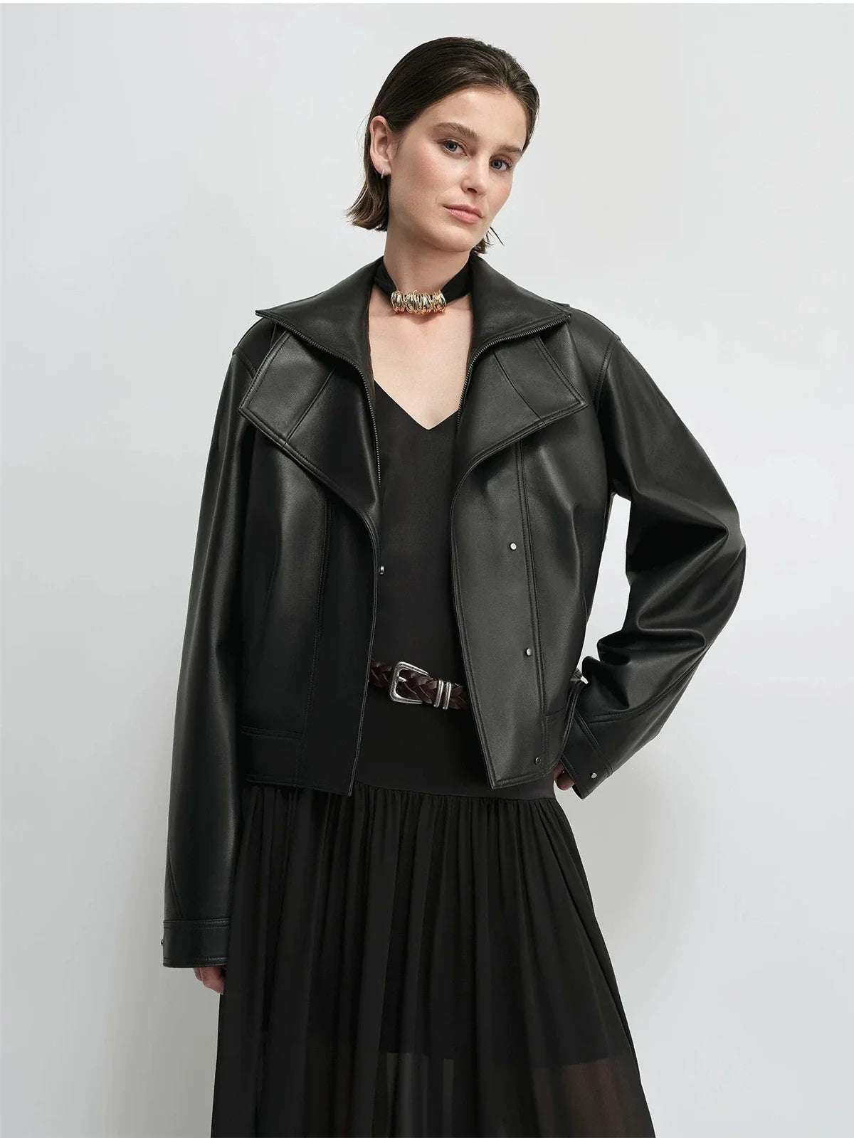 THE ARTM Women's Double-Lapel Lambskin Leather Jacket, Premium Natural Material