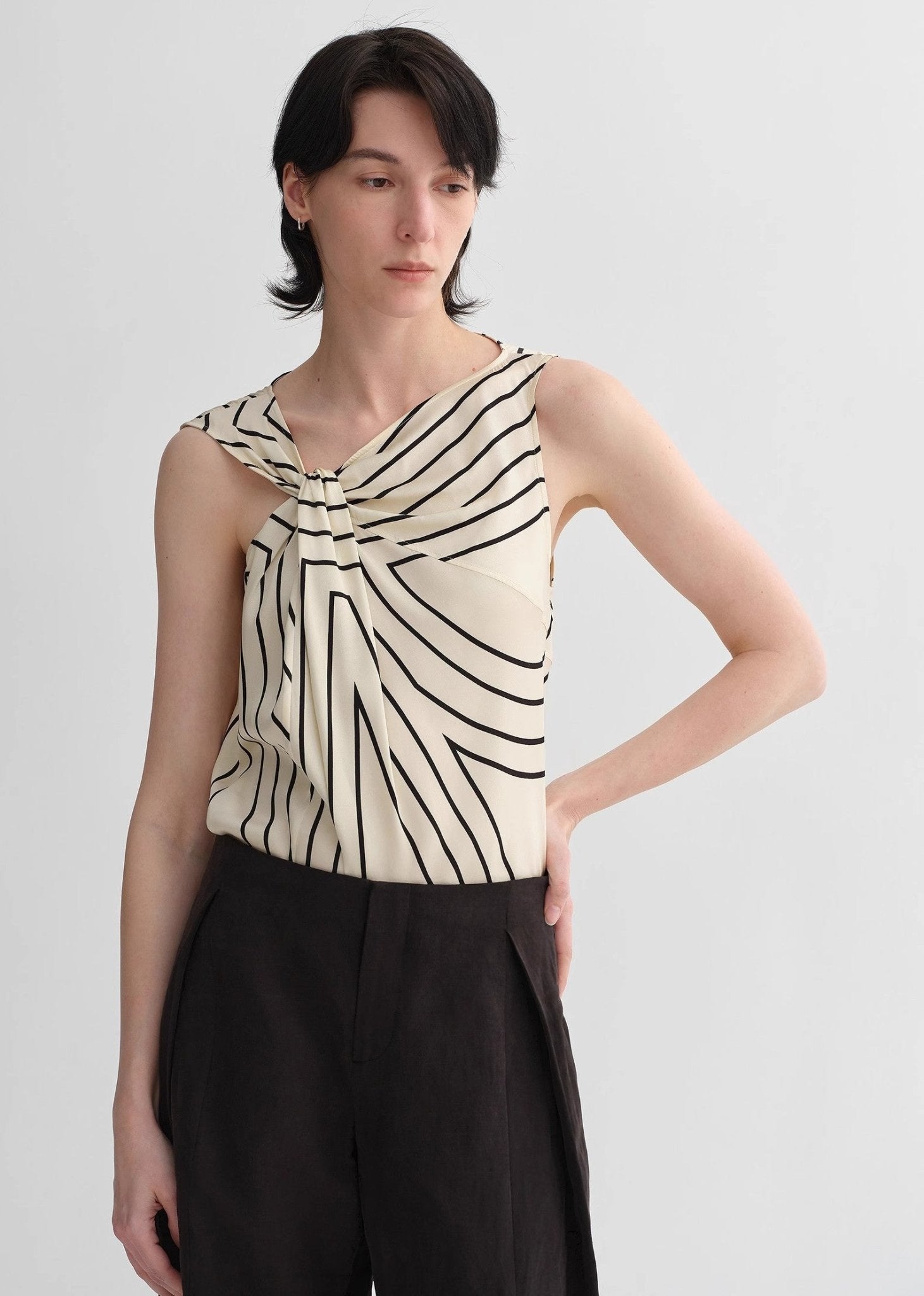 Elastic silk twisted collar original geometric print slim fit multi - occasion T-shirt sleeveless vest for women - variant_title