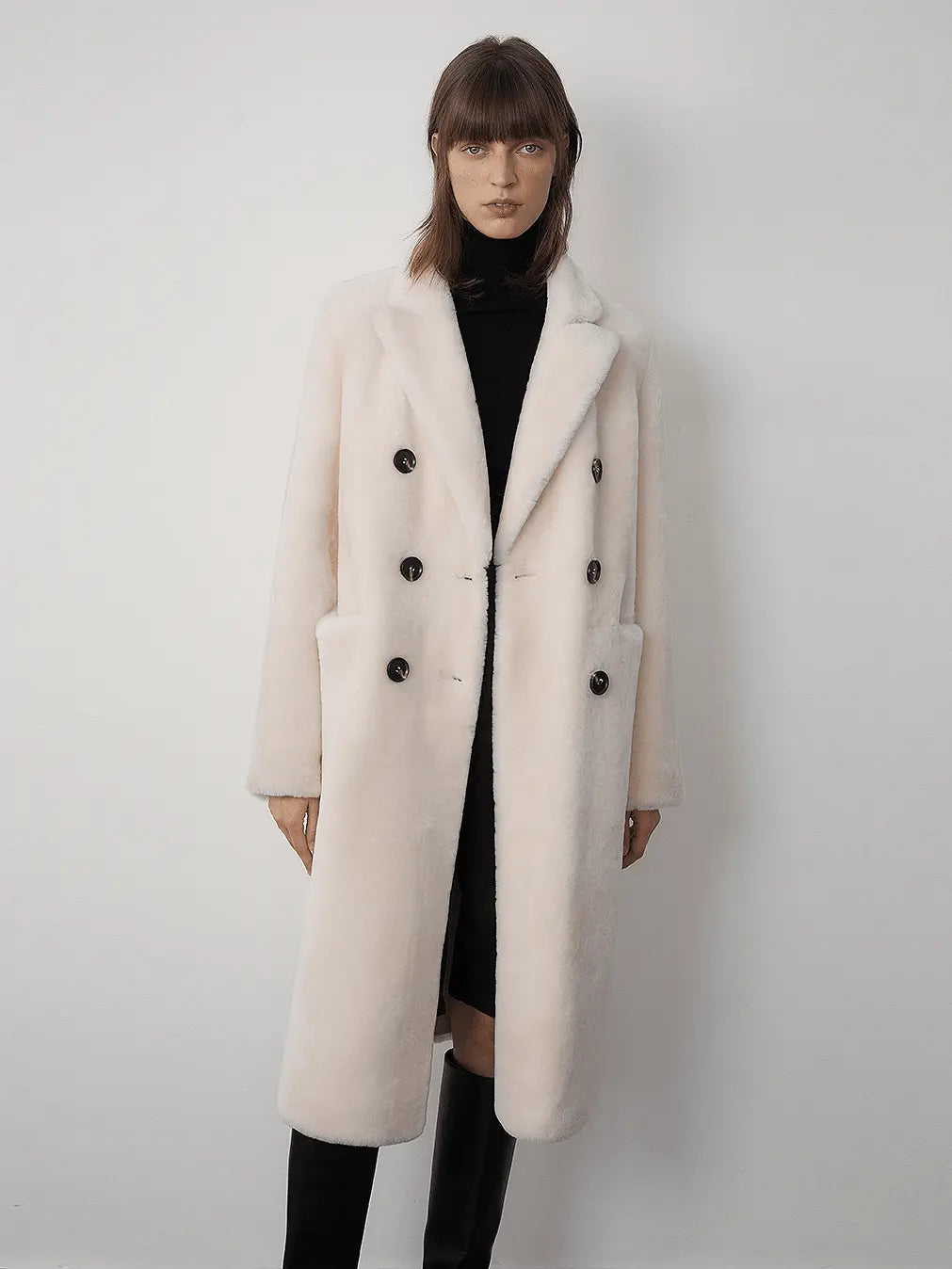 Woman wearing the Korean Drama Ace off-white mid-length shearling coat