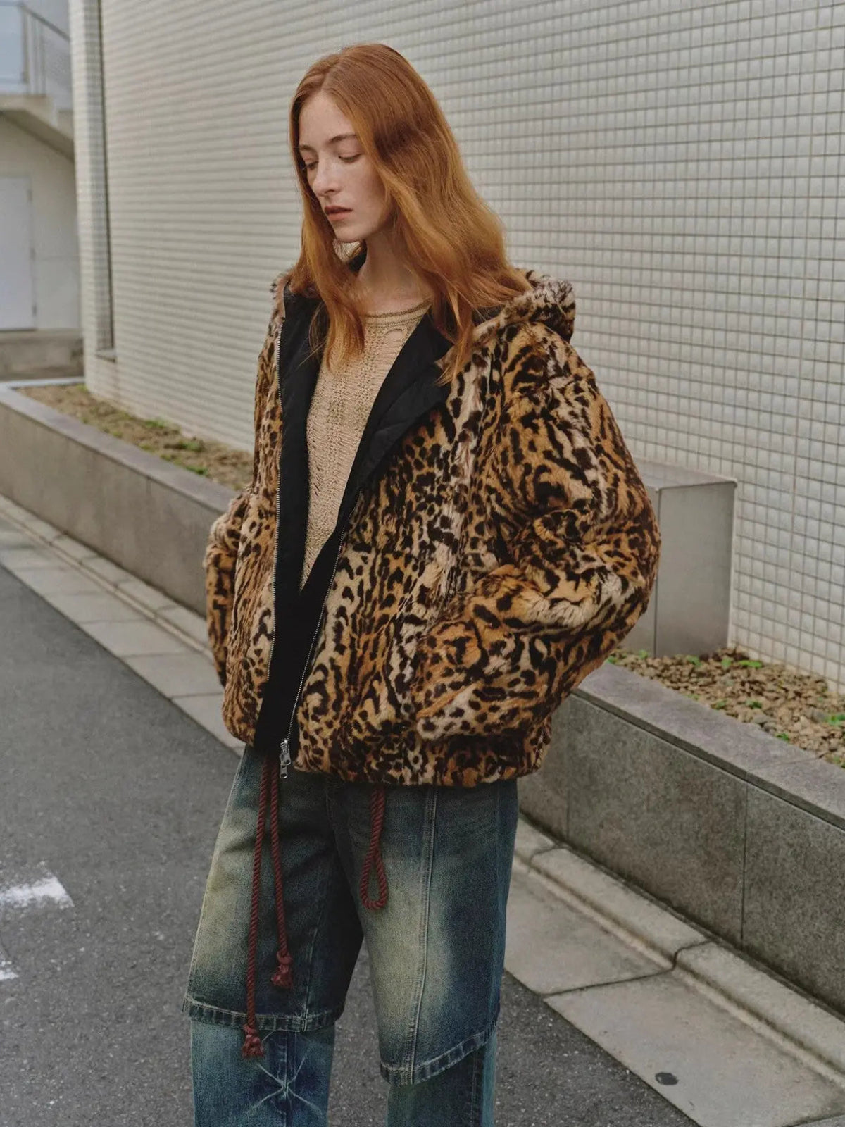 Leopard Fantasy leopard print rabbit fur coat close-up street view