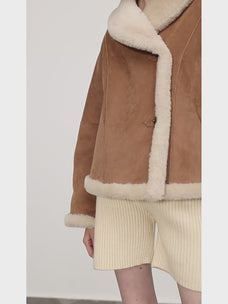 Veste courte réversible pour femme en mouton retourné vegan "Bella Poetry" de Fireladyfur