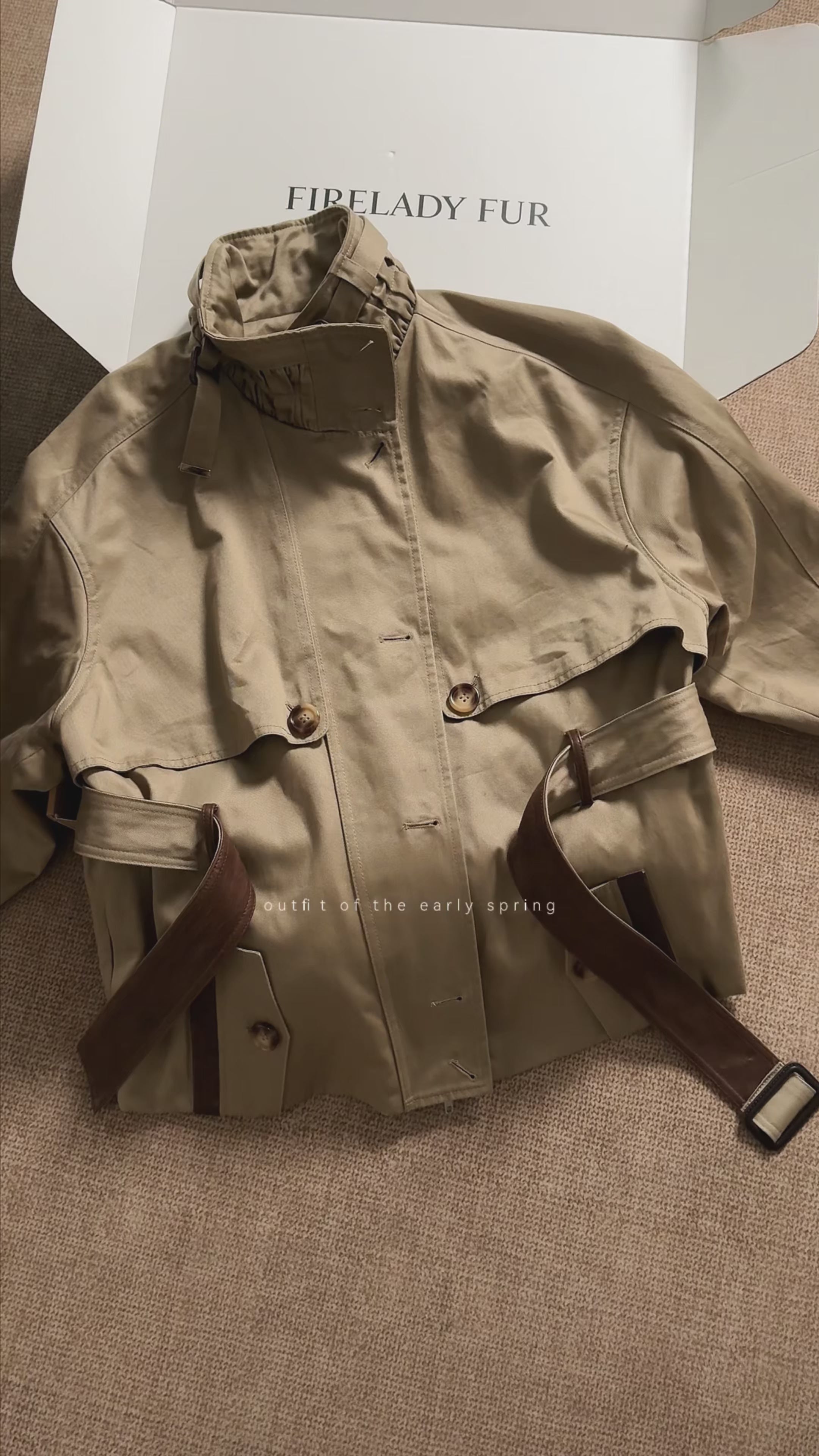 Trench-coat ceinturé pour femme Firelady - Veste courte à épaules tombantes | Style « Rétro Voyageur »